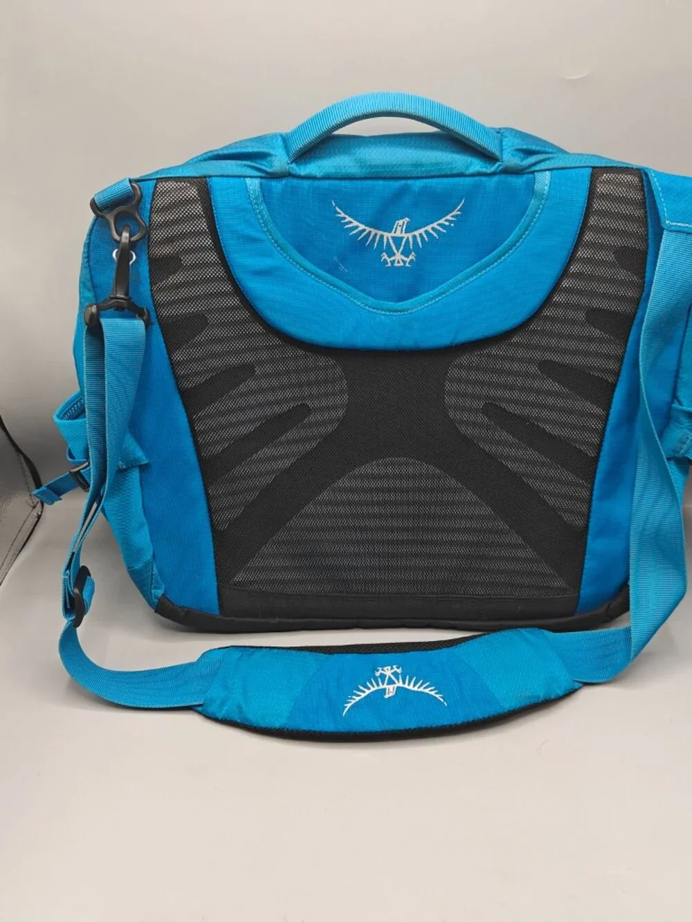 Osprey Ozone Courier Bag Summit Blue Laptop Messenger Bag Travel Carry-on 20 L